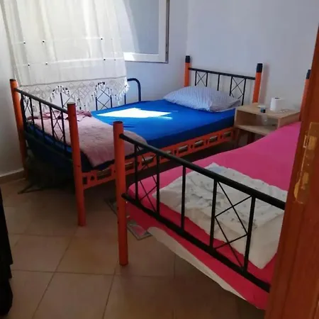 Kizilburun'da Manzarali, Bahceli 3+1 Nyaraló